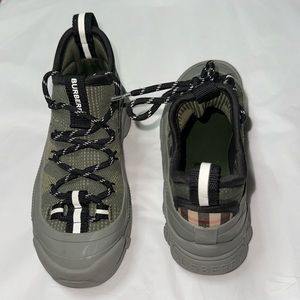 Burberry boy shoes